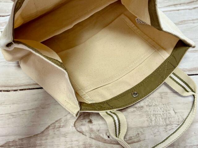 【紀ノ国屋】バッグの内側にはポケットがついているのもGood！