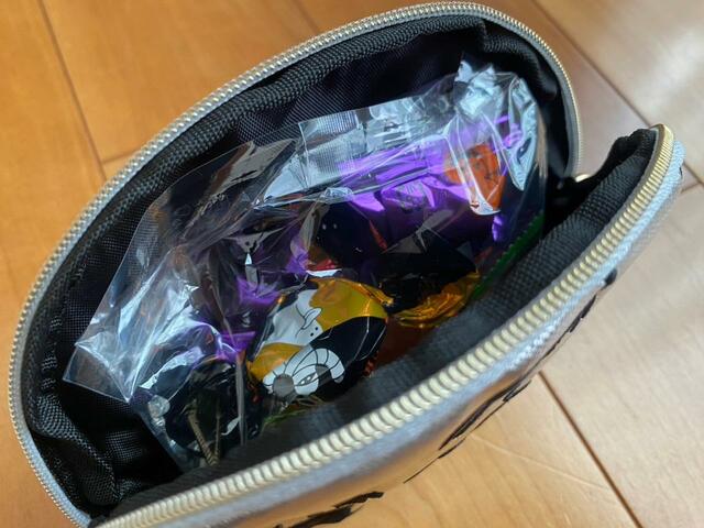 【ミートントリートポーチ(シルバー)】ガバッと開く!