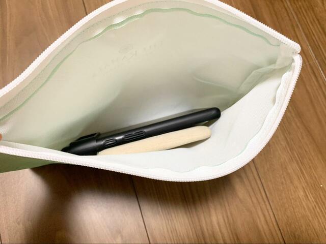 【ザ・カハラ・ホテル＆リゾート ALOHAマルチトートバッグ】ICカードやスマホ入れにもぴったり