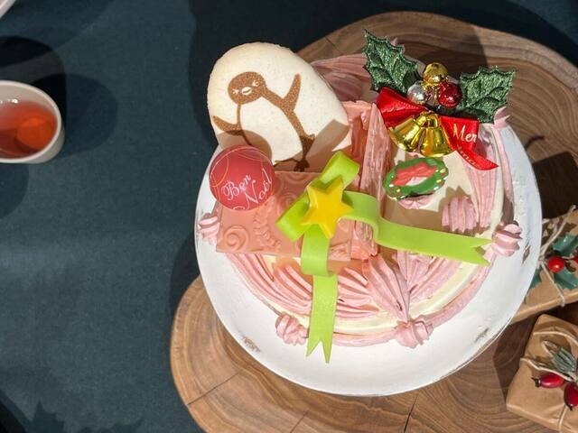 「SuicaのペンギンのプレゼントBOX」上から見ても楽しい！ （C）Chiharu Sakazaki / JR東日本/ DENTSU Suica by JR東日本SuicaはJR東日本の登録商標です。