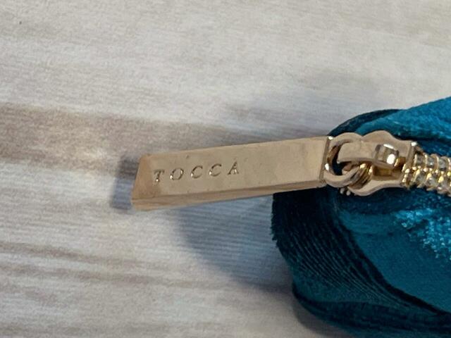 重厚感あるゴールドの引き手にも「TOCCA」のロゴの刻印入り！