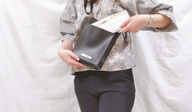 薄いポケットにも入る【素敵なあの人】2023年8月号：付録「TABASA（タバサ）レザー調超スリム財布」価格：1340円（税込）