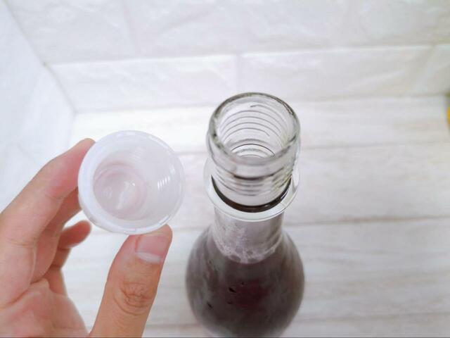 【シャトレーゼ ソフトスパークリング　赤ぶどう】スクリューキャップできちんと閉められるのもポイント