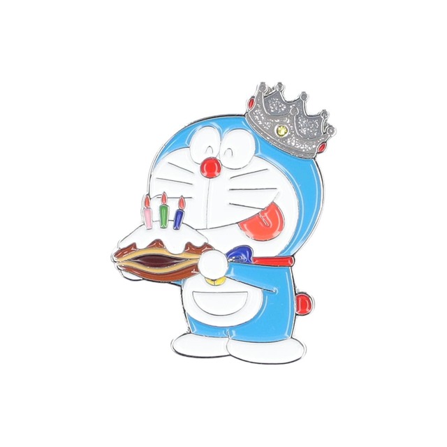 【ドラえもん バースデイ2025／ドラえもん未来デパートオリジナル ドラえもん バースデイ2025 ピンズ】ピンズの王冠部分はラメとストーンでキラキラ！