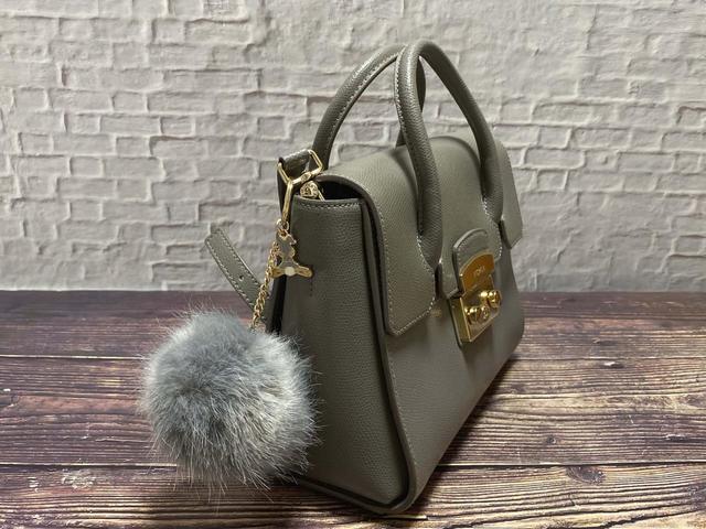 同系色のバッグにつけるとGood!