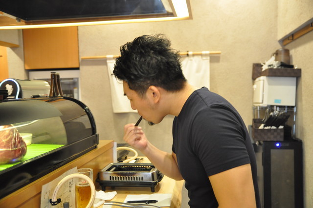 立ち食い焼肉を体験!／治郎丸　もちろん立ち食いです