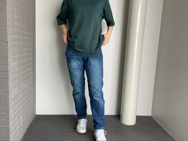 【ワークマン フレイムテック(R)デニムクライミングパンツ】メンズライクなTシャツの相性もよく、性別問わずに着られます