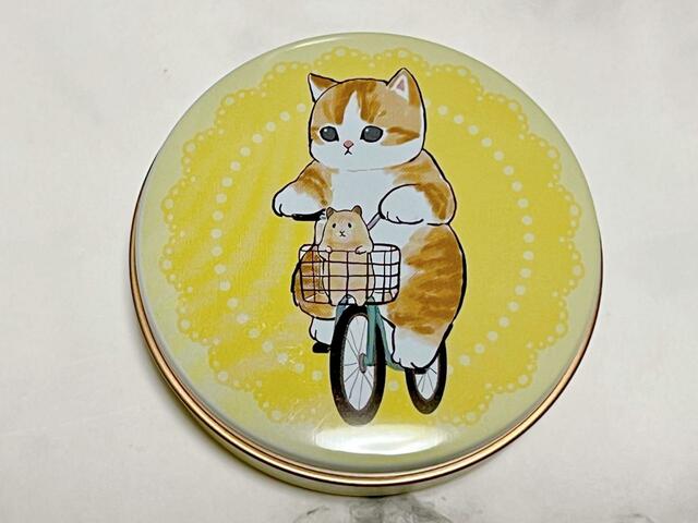 イエローに自転車に乗るにゃんこの絵柄♪