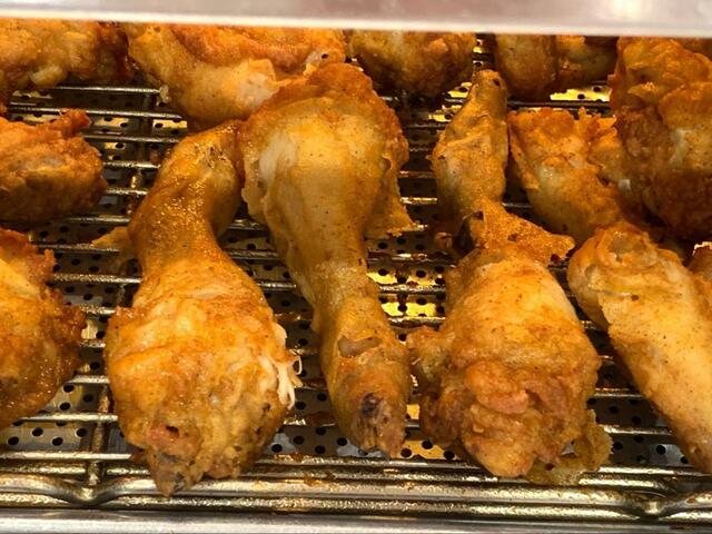 【ドラム】脚の部分の肉。程よい脂身と弾力のある肉感