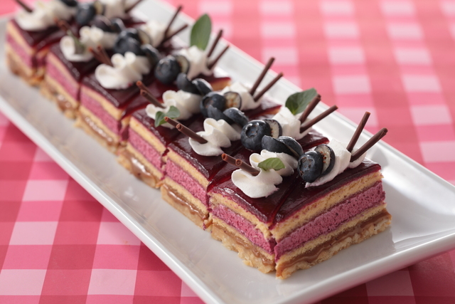 生キャラメルとカシスのケーキ【スイパラ春限定「ストロベリーフェア」】