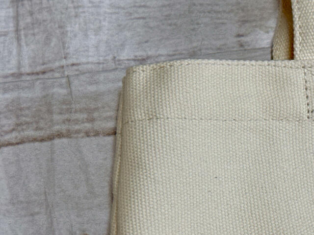 素材は綿。厚手で丈夫なコットンキャンバス生地