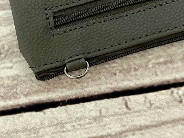 薄財布にもDカンがついています