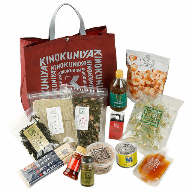 「紀ノ国屋 夏のハッピーボックス【素麺アレンジセット】」伝統的な手延べ製法で丁寧に作られた三輪素麺。様々な薬味でアレンジを楽しめます