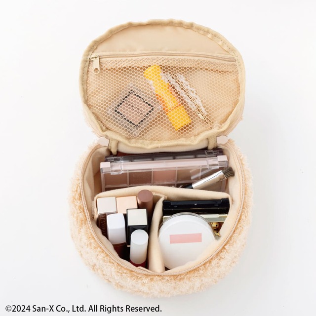 【リラックマ ふわふわフェイスバニティポーチBOOK】仕切りは自由に動かせるのでカスタマイズも可能