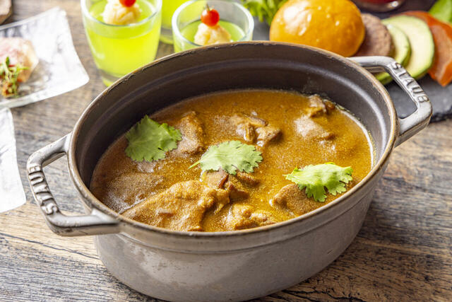 「マトンカレー」<期間:2025年7月1日~8月31日>【【ヒルトン東京お台場】懐かしの味でタイムトリップ!日本のノスタルジックメニューが揃うサマーグルメフェア開催!】