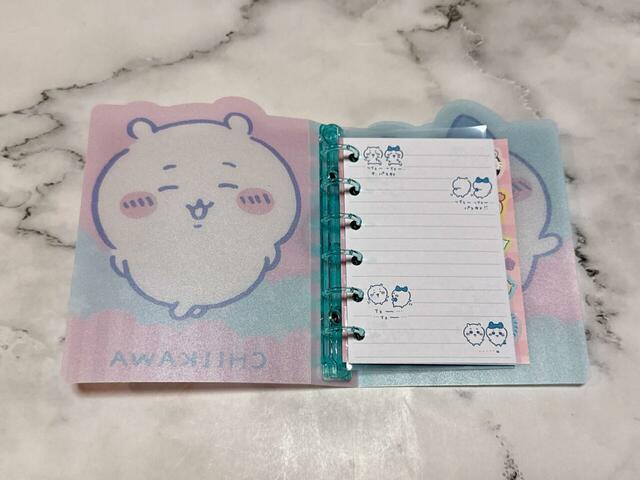 サイズは（約）縦14×横11cm。一般的なミニ6サイズの手帳に近い大きさです