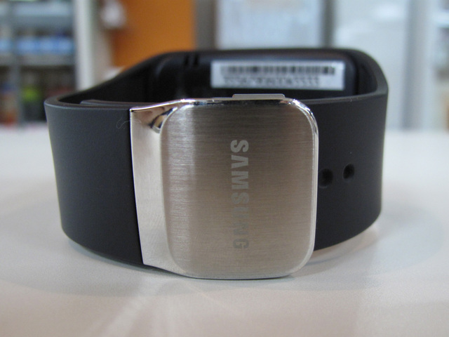 サムスン：Gear S　ベルト留め具部分