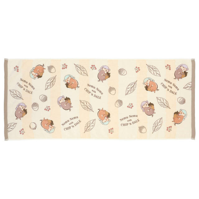 フェイスタオル 1,600円｜東京ディズニーリゾート「すやすや寝ているチップとデールがデザインされたグッズ」｜販売店舗：東京ディズニーランド「ホームストア」、東京ディズニーシー「エンポーリオ」｜発売日：2024年11月21日（木）