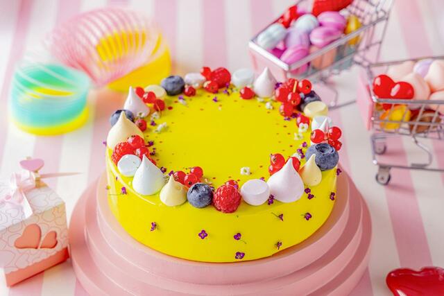 イエロー推し【ヒルトン東京『ストロベリー・ハートファクトリー』いちごスイーツビュッフェ】