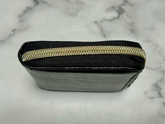 ファスナーのカラーはゴールド♪