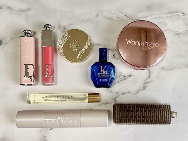 これだけのコスメを入れることができました！【Disney Store（ディズニー ストア）30周年限定特別柄 がま口ポーチ】