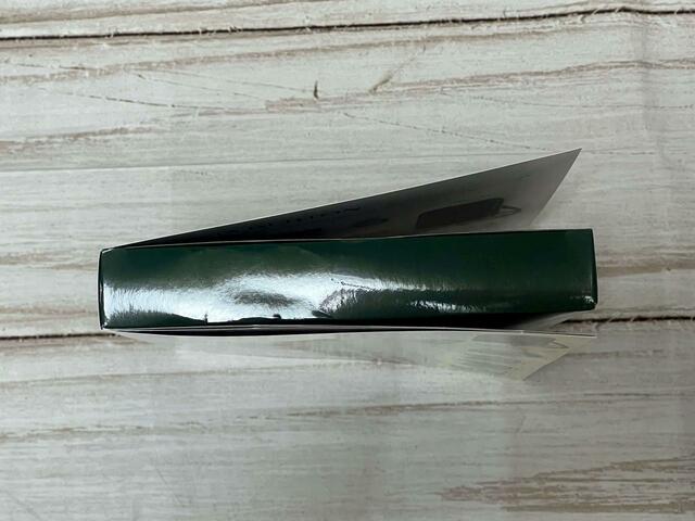 【OLIVIA BURTON（オリビア・バートン）MULTI SMARTPHONE SHOULDER BAG】ボックス型のブックの中にスマホショルダーが！