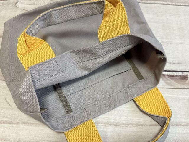 内側にはポケットが1つついています