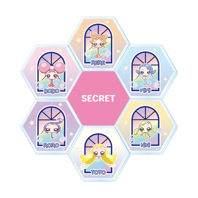 「アクリルマグネット（ランダム7種）」＜価格：税込715円＞【「リズムタップ」がタルトに♪虹色メニューが楽しい『おジャ魔女どれみカフェ 2024』オープン！】