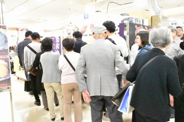 昼には長蛇の列ができる店舗も！
