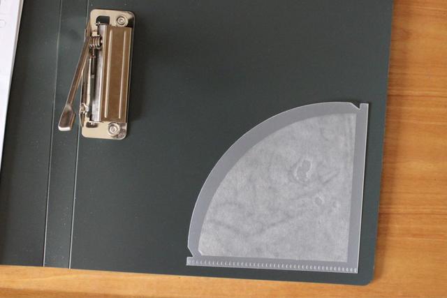 【ダイソー】貼れるポケット／100円