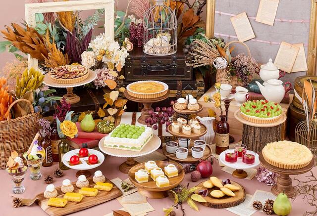 「オータムスイーツブッフェ」＜期間：2025年10月1日～12月14日＞【ホテルメイドの“焼き立てシュガーバタークレープ”も好きなだけ♪秋の味覚を堪能できる「オータムスイーツブッフェ」開催】