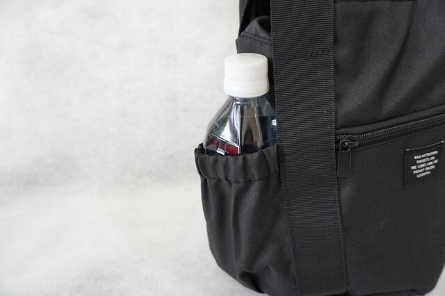 サイドポケットにドリンクを入れてみたところ