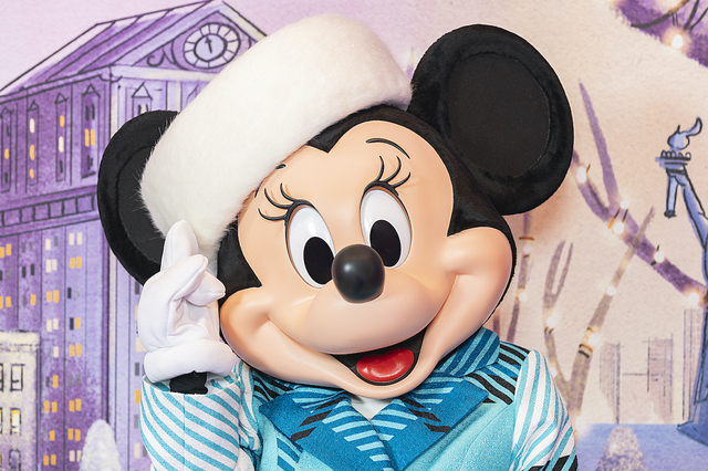 TDL「ミニーのスタイルスタジオ」冬服 - ふわふわのファーで覆われた帽子