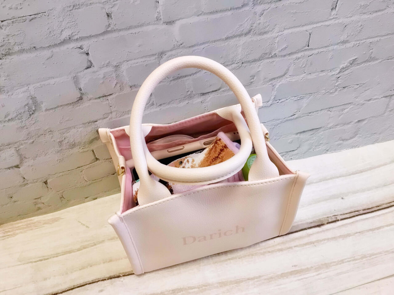 Darich.ピンクレザー、ショルダーバッグ 付録】大人ピンクで高見え！「ダーリッチ」ショルダーストラップ