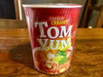 【カルディ　ミータイ　トムヤムクンヌードル（クリーミー）カップ】タイの定番の味、トムヤムクンヌードル