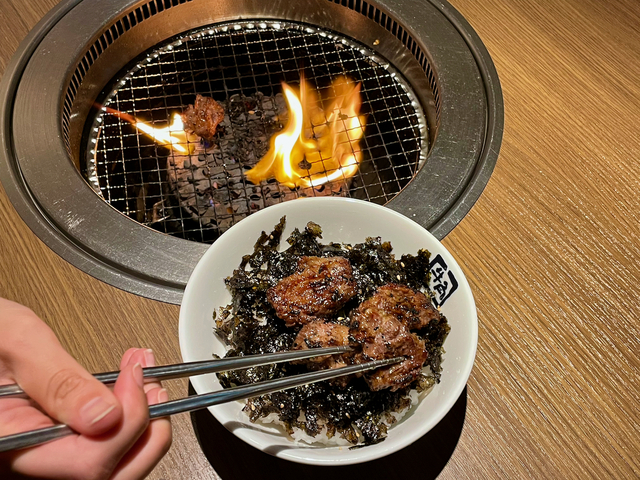 牛角赤坂店肉女が「カルビ専用ごはん」にカルビをのっけてくれた