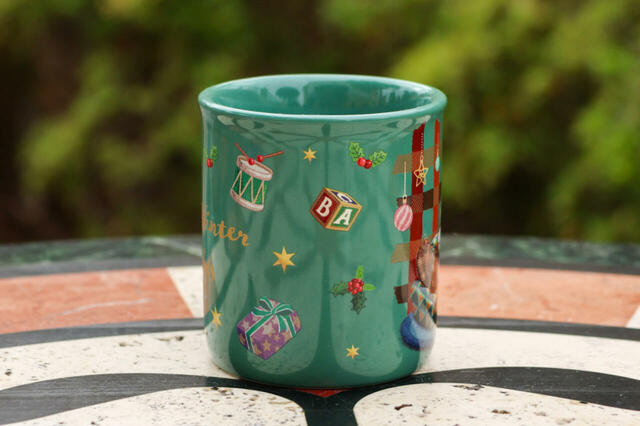 練乳ムース&ベリーゼリー、スーベニアカップ付き 1200円｜クリスマスのモチーフが散りばめられています