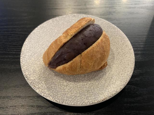 「あんクロワッサン」価格￥320（税込）※イートインの場合「クロワッサンセット」で価格￥650～