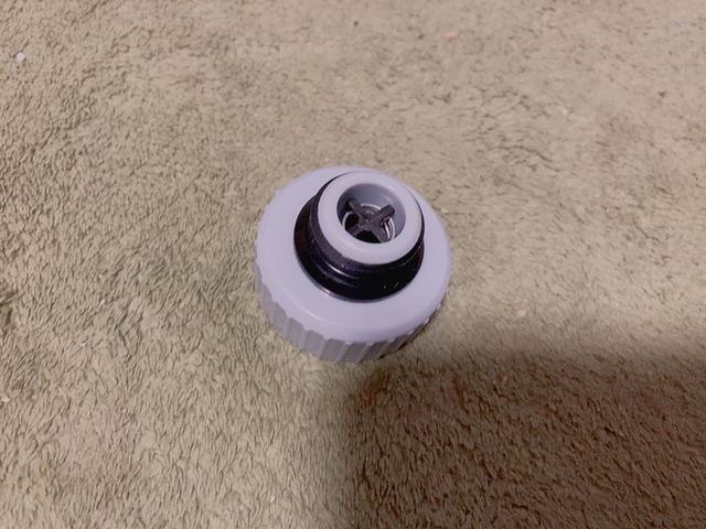 【アイリスオーヤマ リンサークリーナーRNS-P10-W】タンクのキャップは別でついてきます