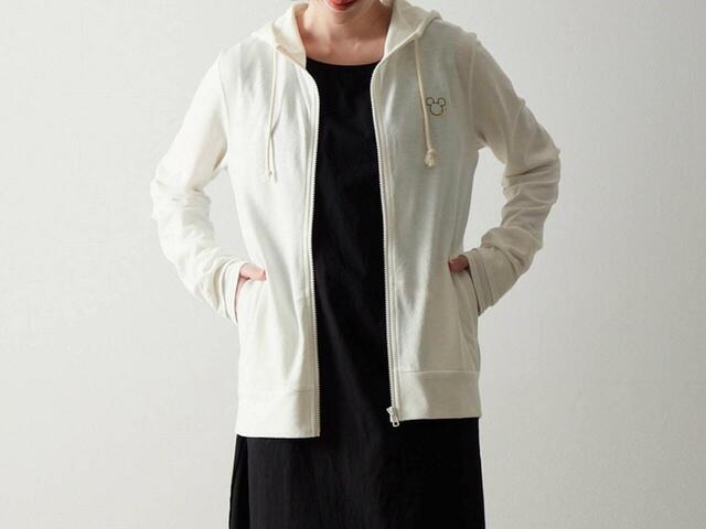 パーカ【UVケア】「ミッキーモチーフ」｜￥3,990 （税込）