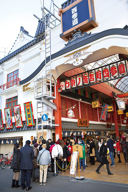 浅草花月堂 本店／台湾や中国のバスガイドさんも気に入り、お客さんを連れてくる
