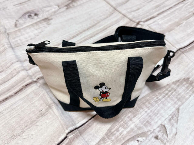 お出かけの必需品を収納!