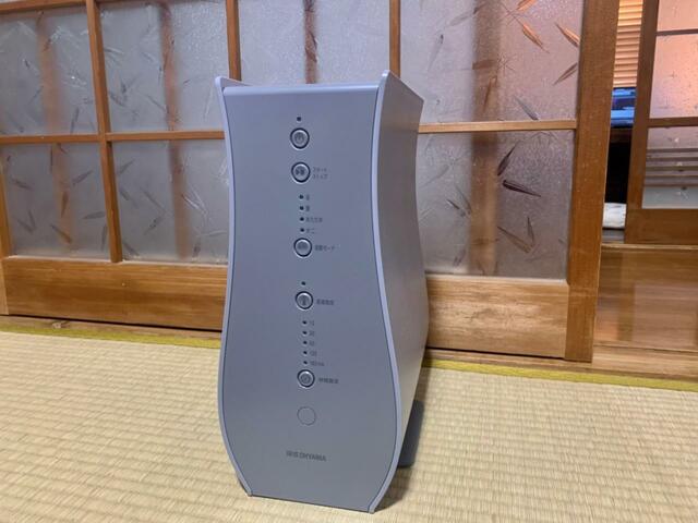 【アイリスオーヤマ ふとん乾燥機 カラリエ デザインタイプ】すっきり流れるようなデザイン