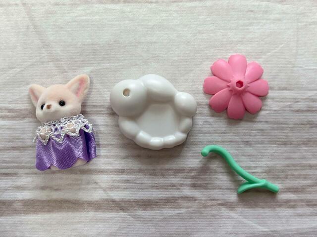 お花畑がテーマの小物は組み立てが必要