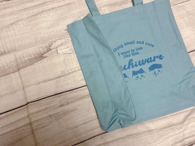 サイドにもマチ付きでたくさん入ります