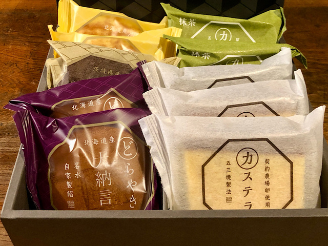 【シャトレーゼ　どらやき・カステラ（五三焼製法）詰め合わせ10個入り】人気のどらやき&カステラが入った贅沢なギフト