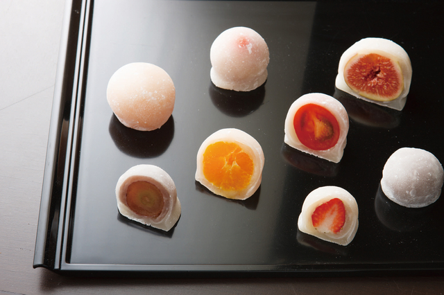 無花果（9月上旬～10月上旬）4個1260円、紀州みかん（9～5月）4個900円、ピオーネ（6～11月）6個1260円など。時には産地まで足を運んで使用を決めるという吟味した果実は、丸ごと使うためとてもジューシー｜小ざくらや一清