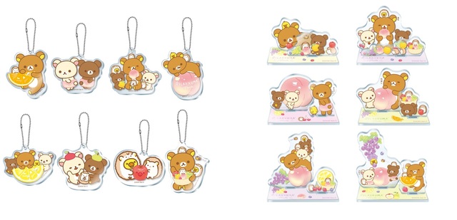 左：アクリルキーホルダー（ランダム8種）　500円、右：アクリルスタンド（ランダム6種）　900円