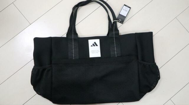 【adidas（アディダス） マストハブ シーズナル トートバッグ】サイズは約横43×縦37×マチ21cm。容量約28.5Lで、かなり大きなバッグです◎