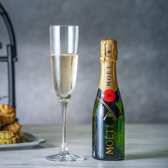 モエ・エ・シャンドン・ブリュット・アンペリアル ミニボトル（200ml） 金：1本 3,200円(税込）【「CHAVATY」焼きたてスコーン食べ放題＆ティーフリー「ブリリアントレッド・アフタヌーンティー】